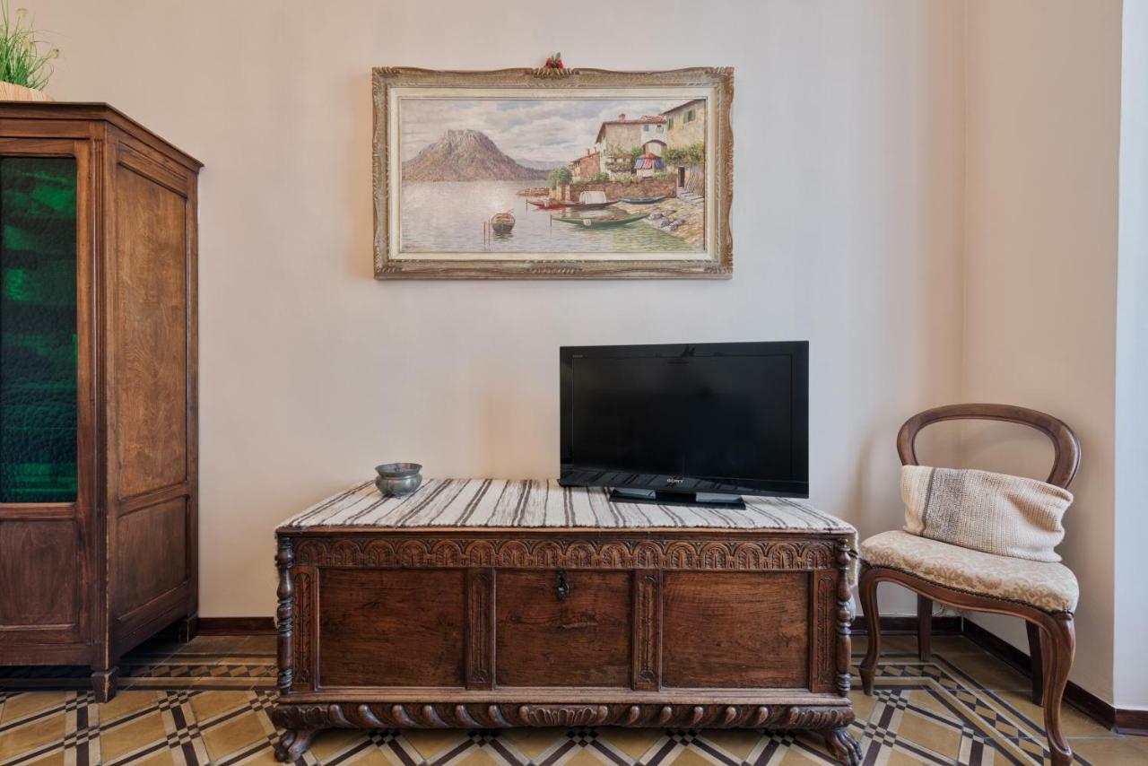 Vintage Flat Crocetta *